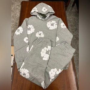 Brand new Denim Tears sweatsuit, never worn.